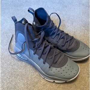 Under Armour Curry 4’s size 8